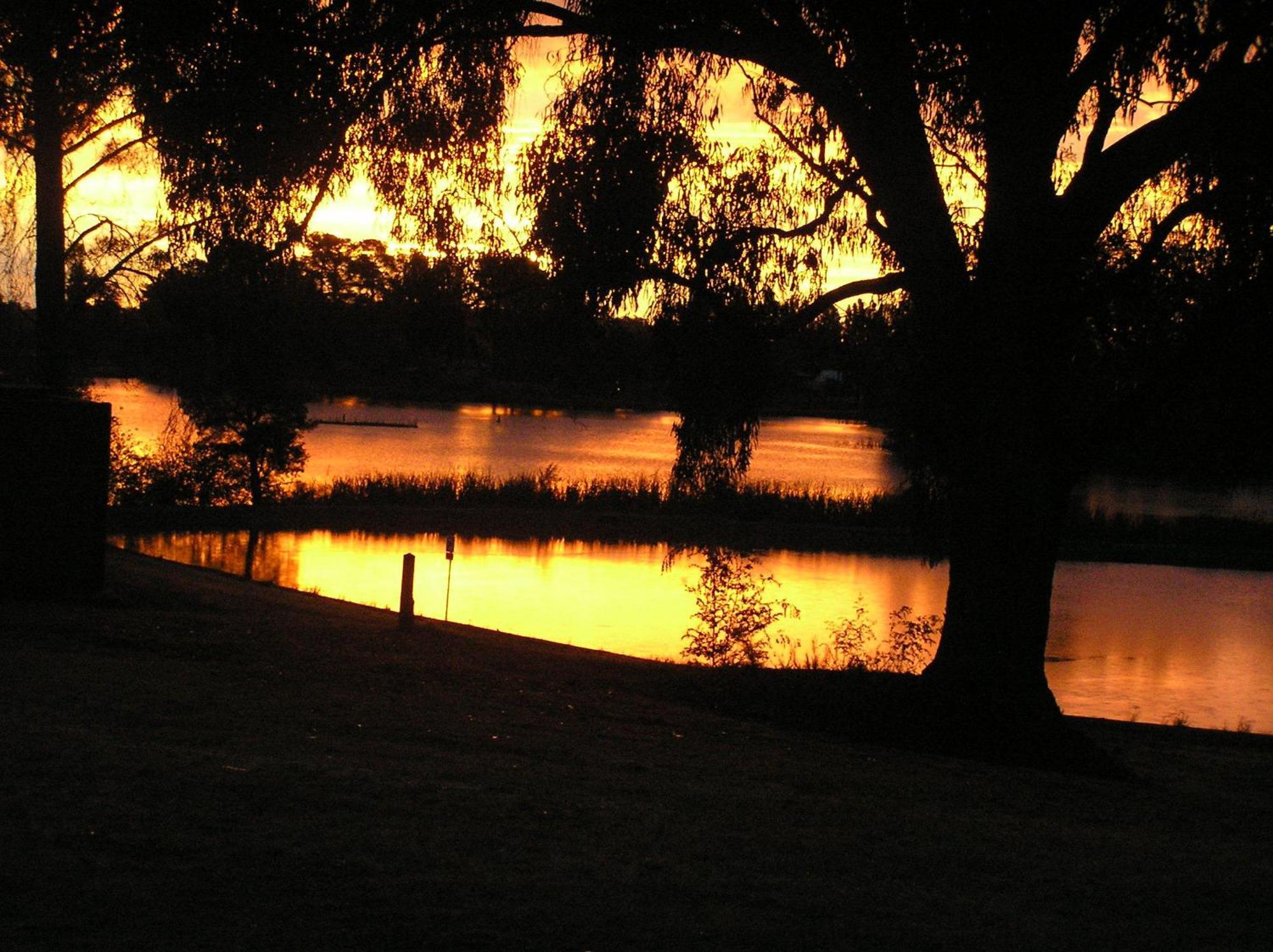 Beechworth Lake Sambell Caravan Park Ngoại thất bức ảnh
